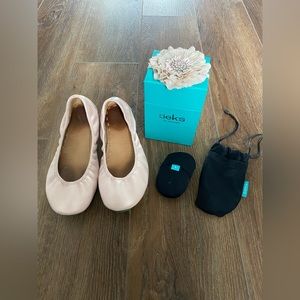 Ballerina Pink Tieks in Size 8